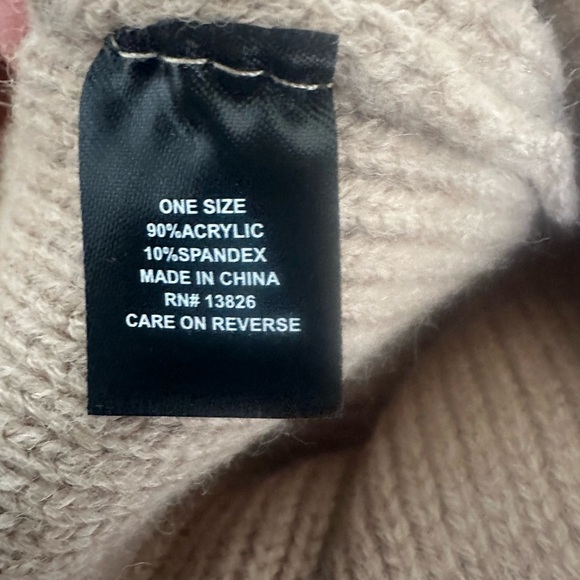 Marcus Adler Girls Boutique Winter Pom Hat
Euc - Picture 6 of 6